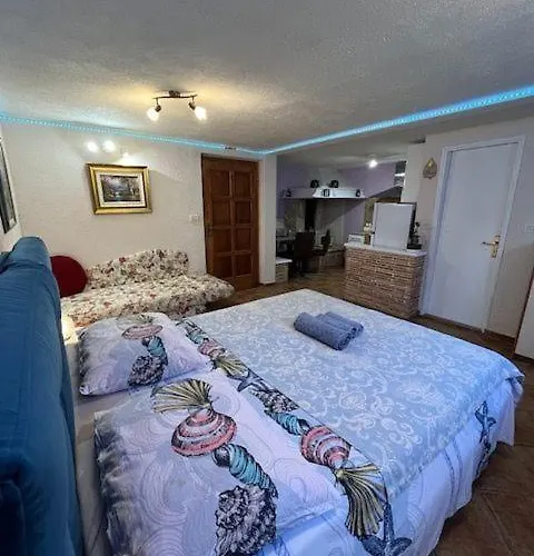 Taverna Coctel Apartman *